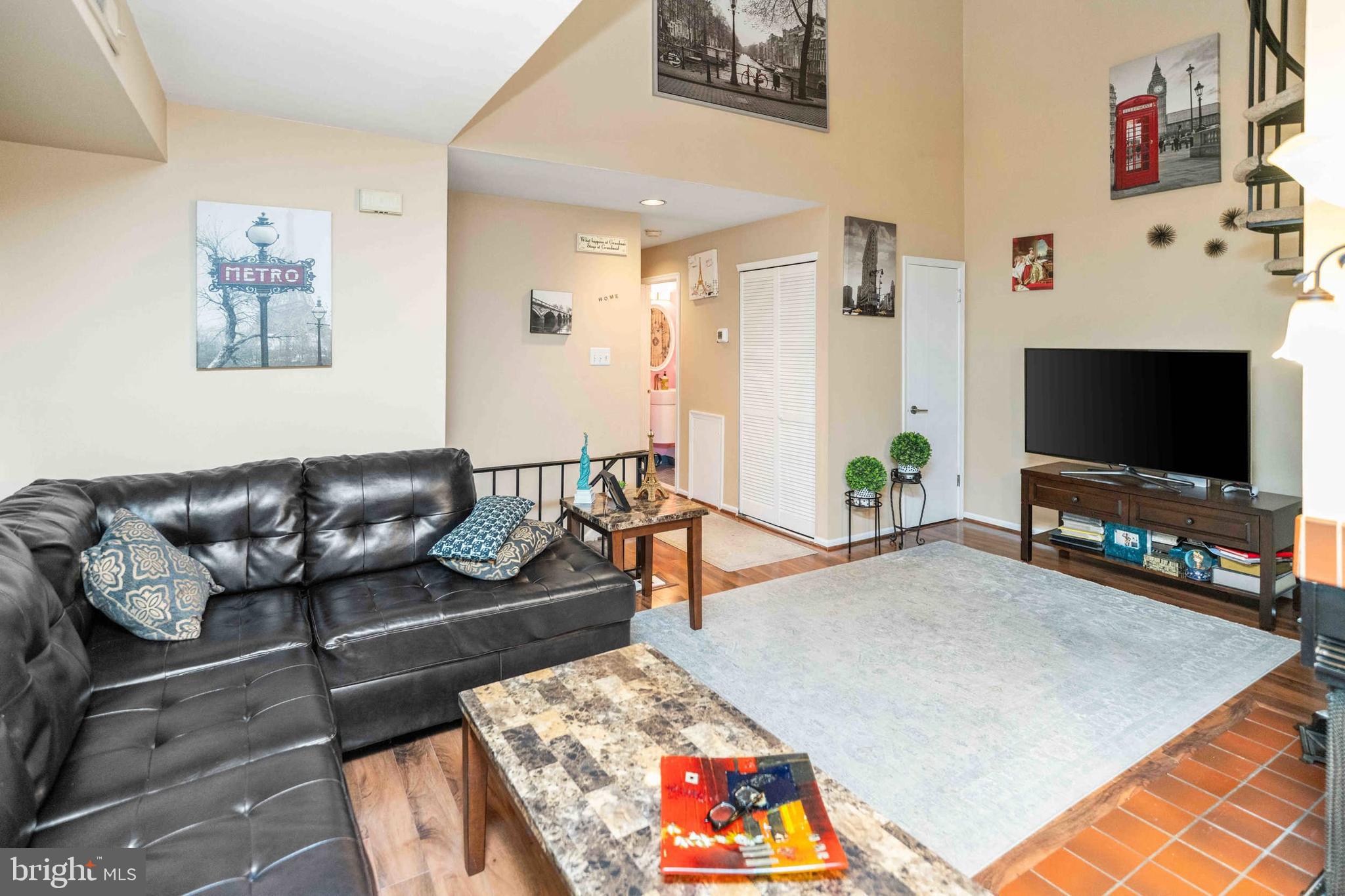 SAW MILL VALLEY - Residential