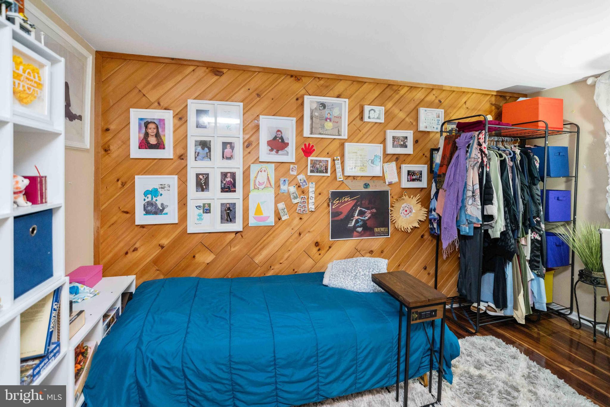 SAW MILL VALLEY - Residential