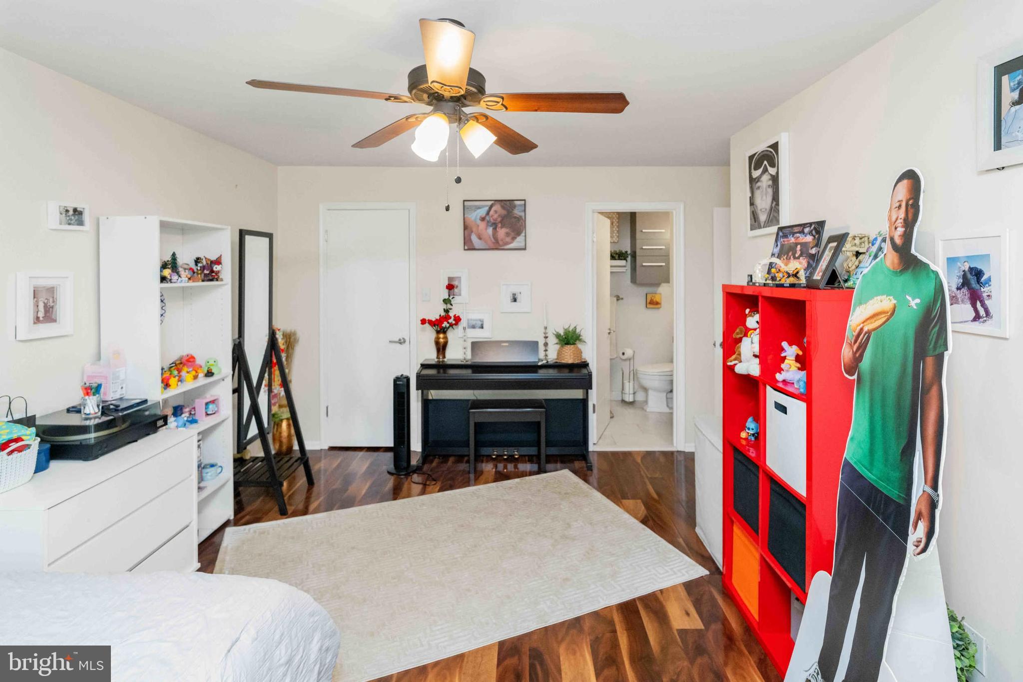 SAW MILL VALLEY - Residential