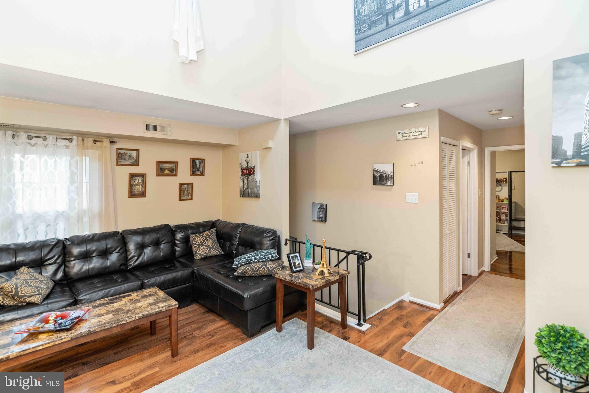 SAW MILL VALLEY - Residential