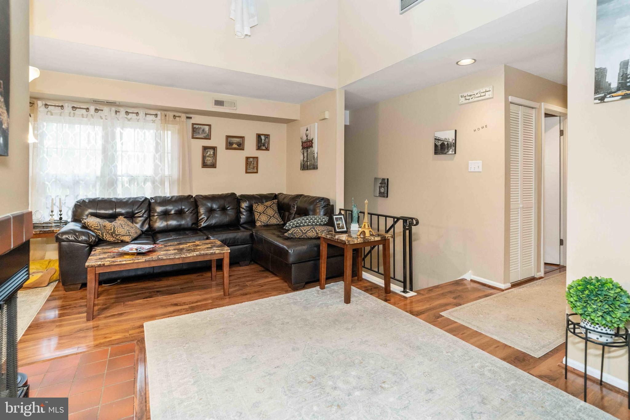 SAW MILL VALLEY - Residential