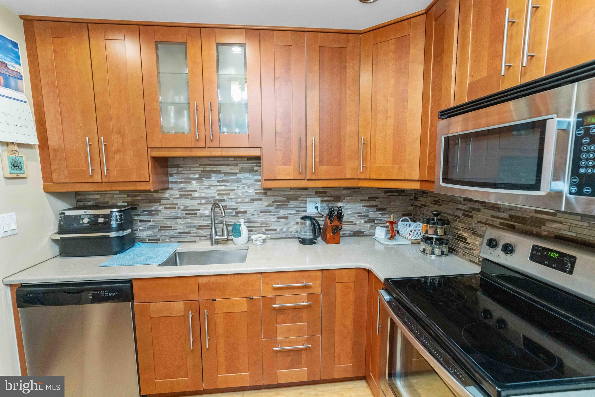 SAW MILL VALLEY - Residential