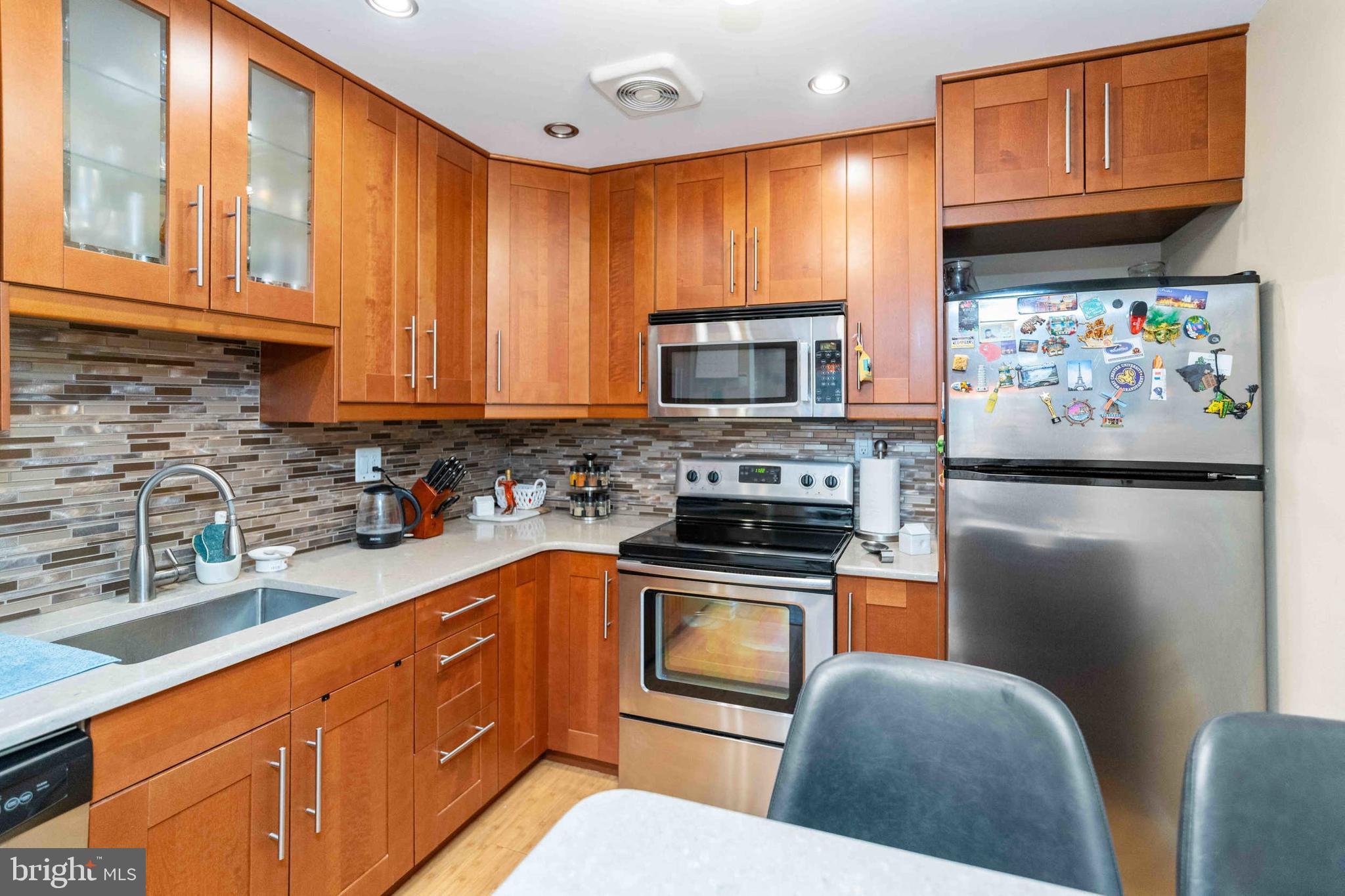 SAW MILL VALLEY - Residential