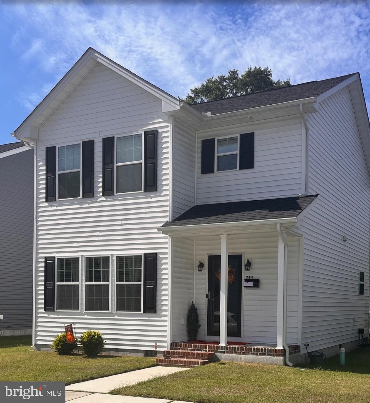 Beautiful Home. - minutes to shopping, dining, and events in Downtown Salisbury or the University. Open floor plan makes the most of every inch. Gorgeous & durable LVT flooring, granite counters in the designer kitchen w/stainless steel appliances. Large living room opens to the dining room, leading out to the back yard. A half bath completes the first floor. LVP through living, kitchen, dining, bathrooms; carpet through bedrooms, hallways, & stairs; Stainless steel kitchen appliance package - fridge, electric stove/oven, microwave oven, dishwasher; brushed nickel fixtures, Granite kitchen counters. bedroom with primary bath. Home has washer and dryer hook up.