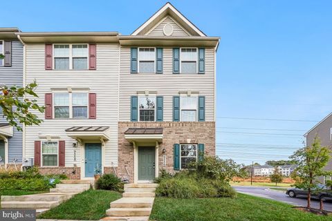 Photo of 9556 Autumn Berry Place, MONTGOMERY VILLAGE, MD 20886 (MLS # MDMC2205996) Photo of 9556 Autumn Berry Place, MONTGOMERY VILLAGE, MD 20886 (MLS # MDMC2205996)