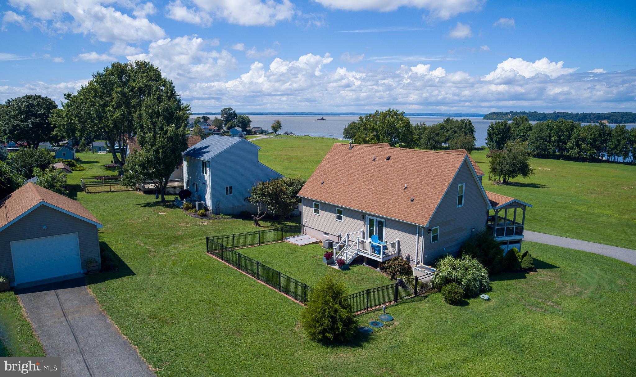 WEST VIEW SHORES - Residential