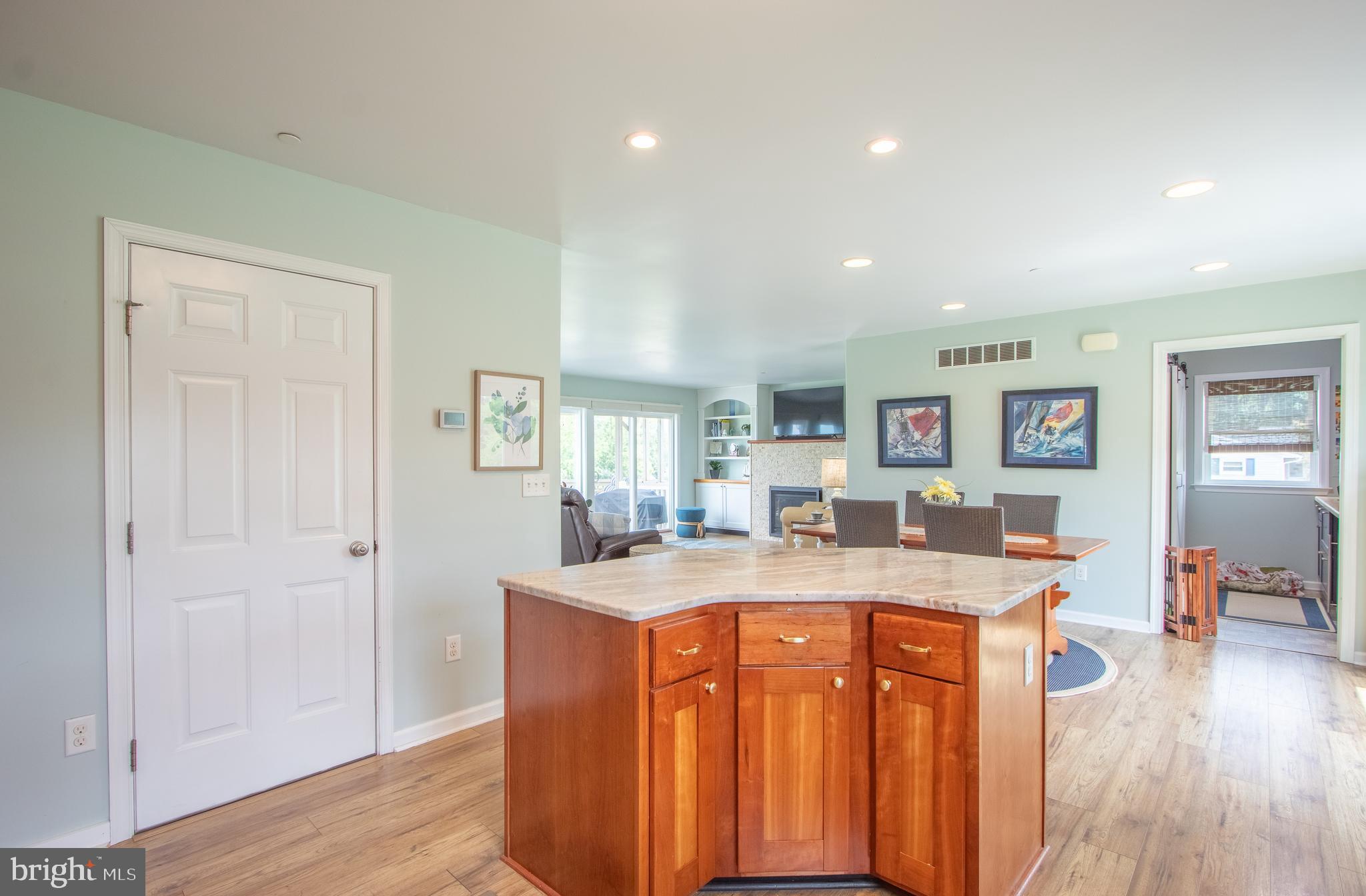 WEST VIEW SHORES - Residential