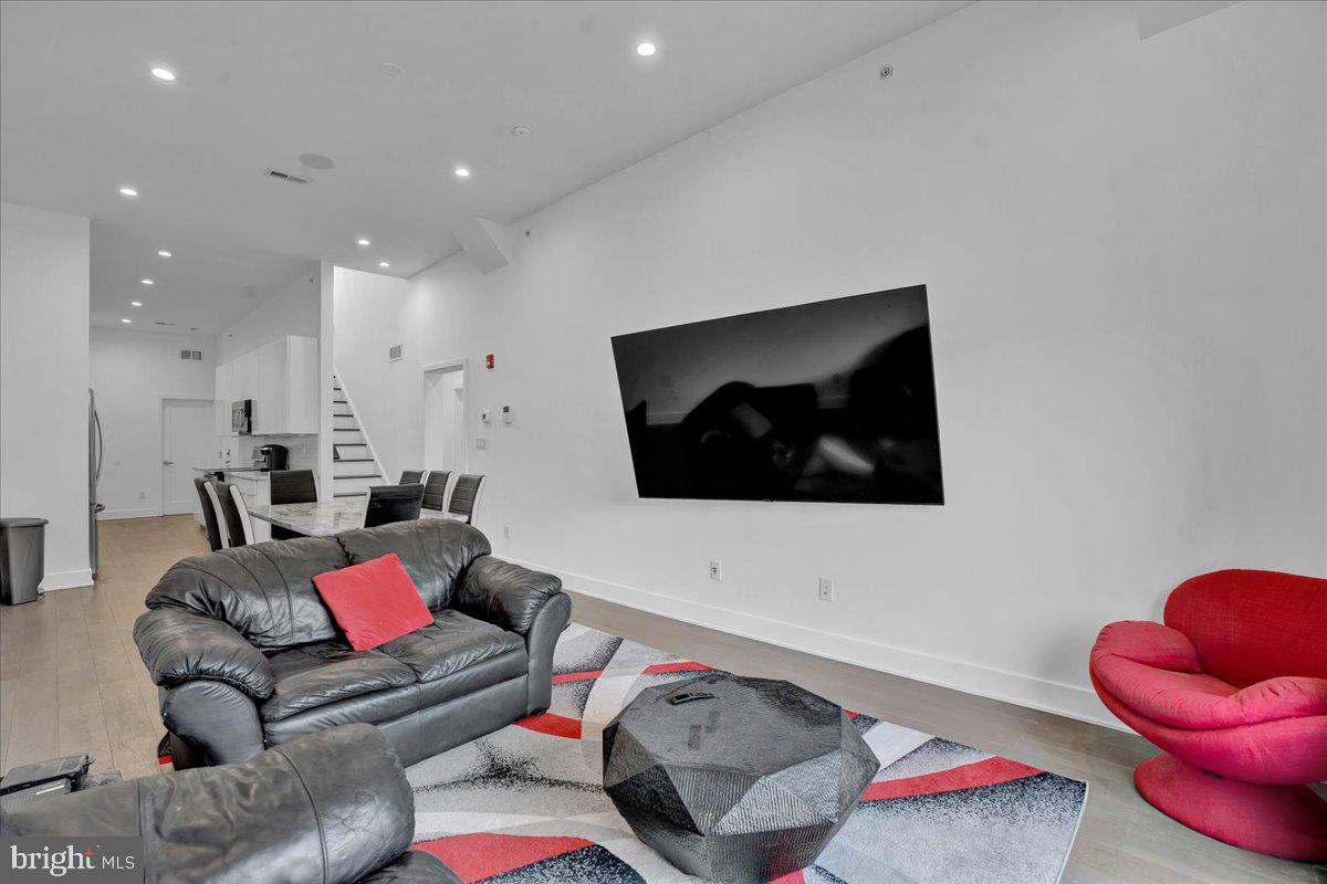 POINT BREEZE - Residential Lease