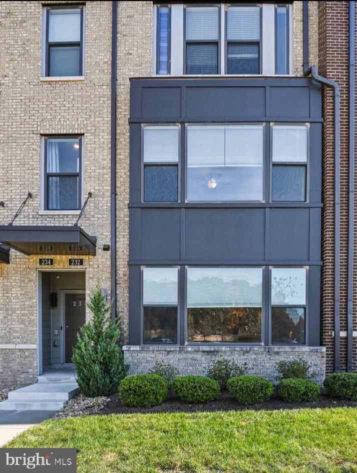 232 VAN BUREN STREET
