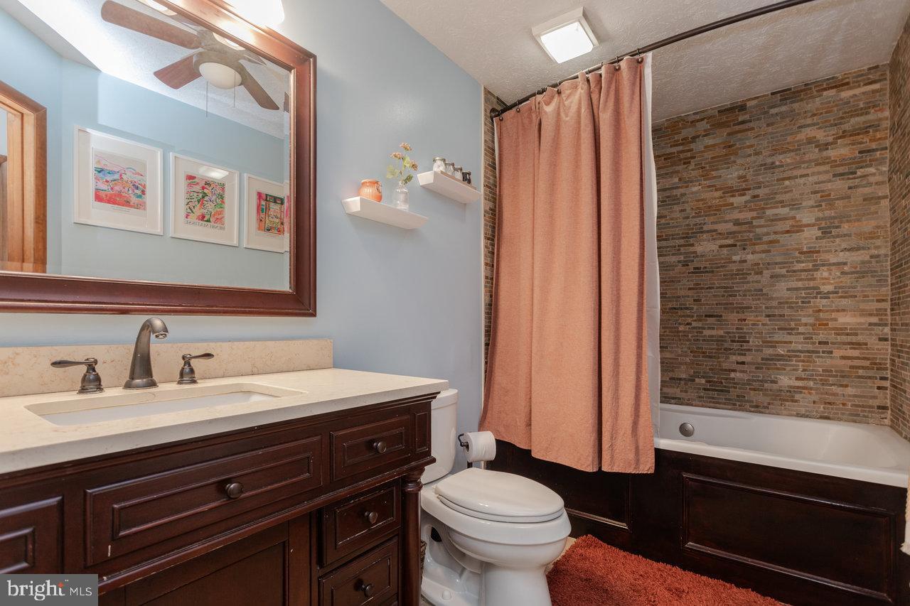 LAKEWOOD - Residential