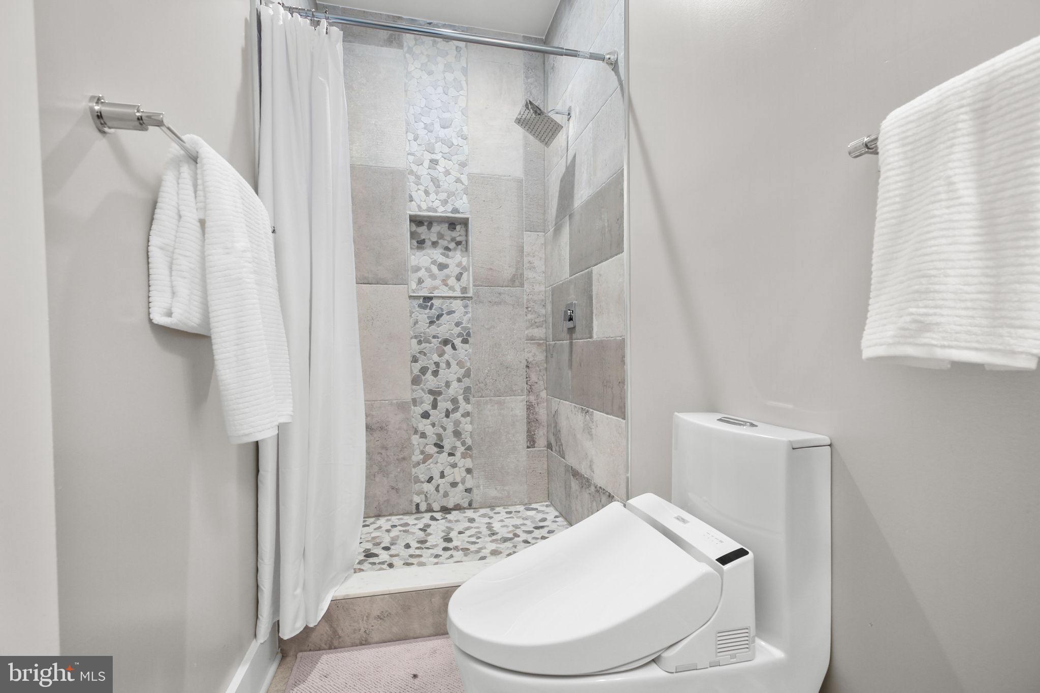 GUNSTON MANOR - Residential Lease