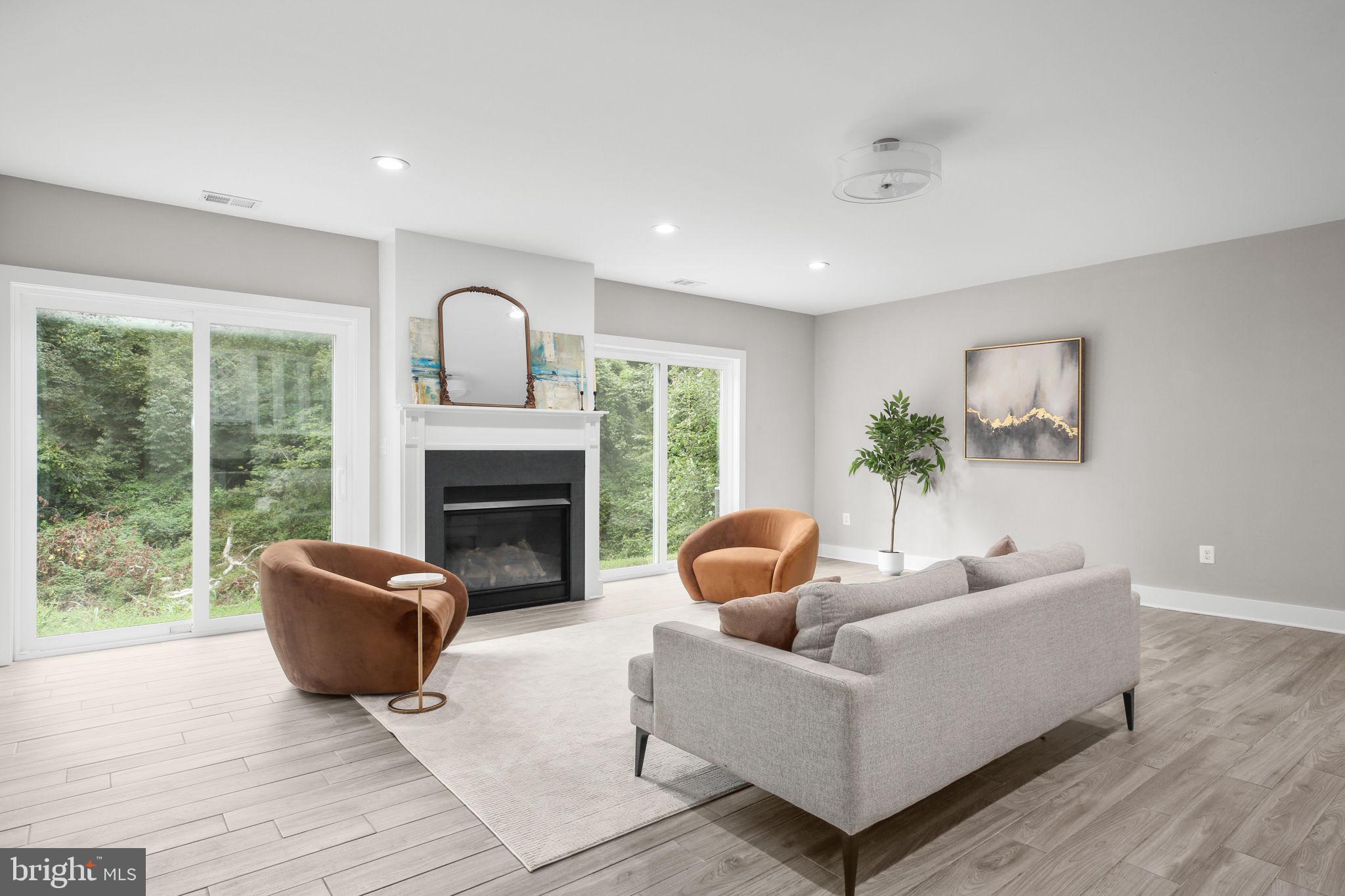 GUNSTON MANOR - Residential Lease