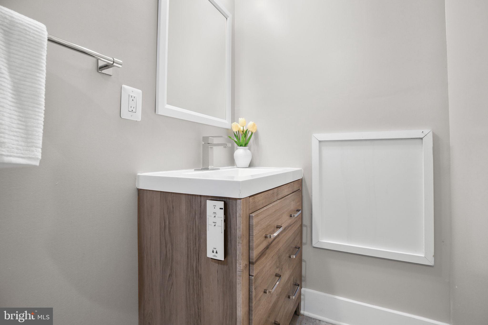 GUNSTON MANOR - Residential Lease