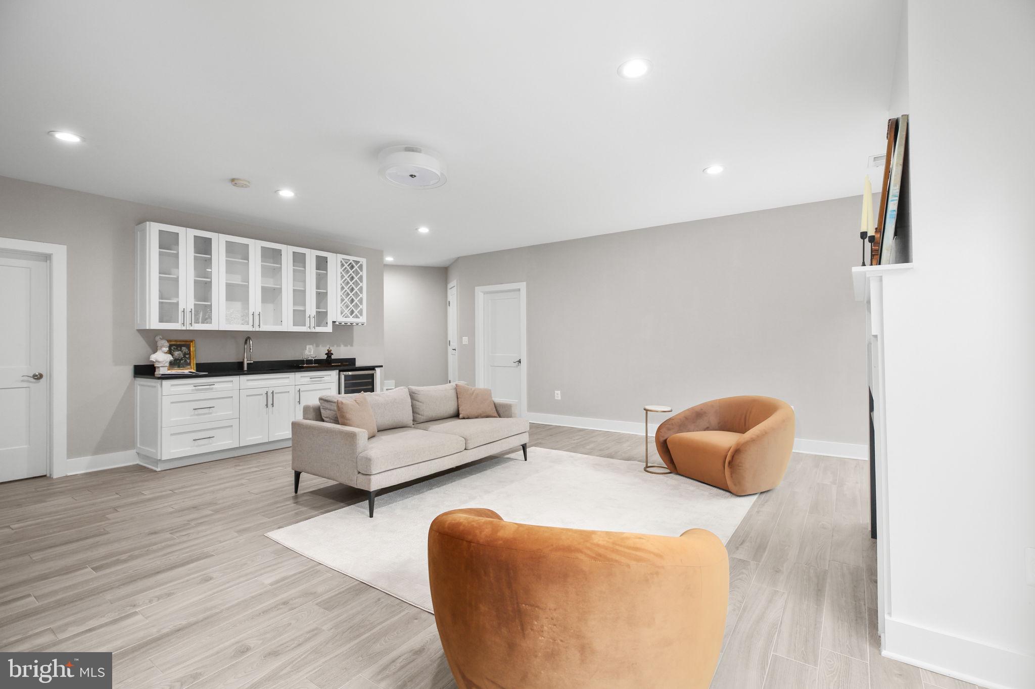 GUNSTON MANOR - Residential Lease