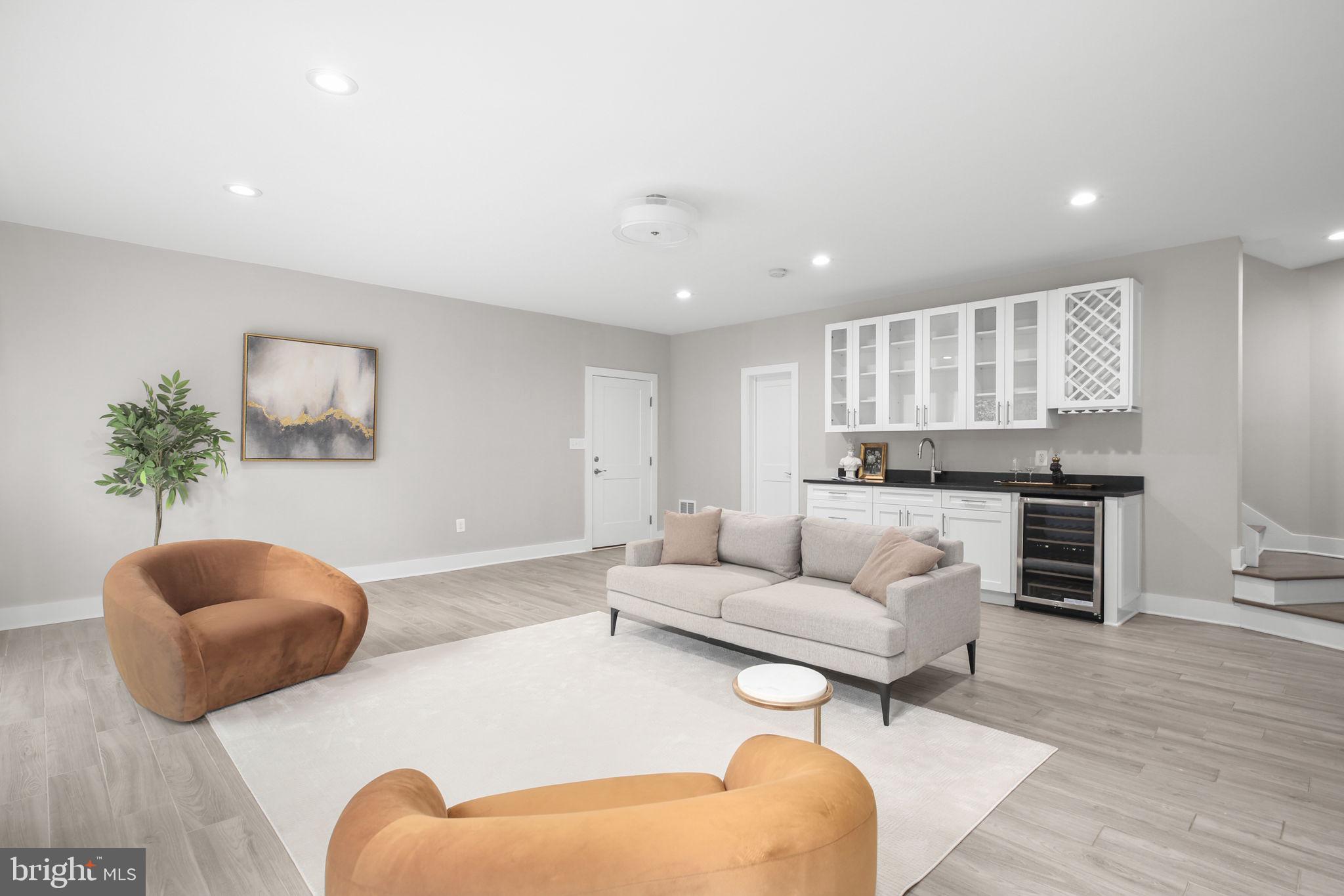 GUNSTON MANOR - Residential Lease