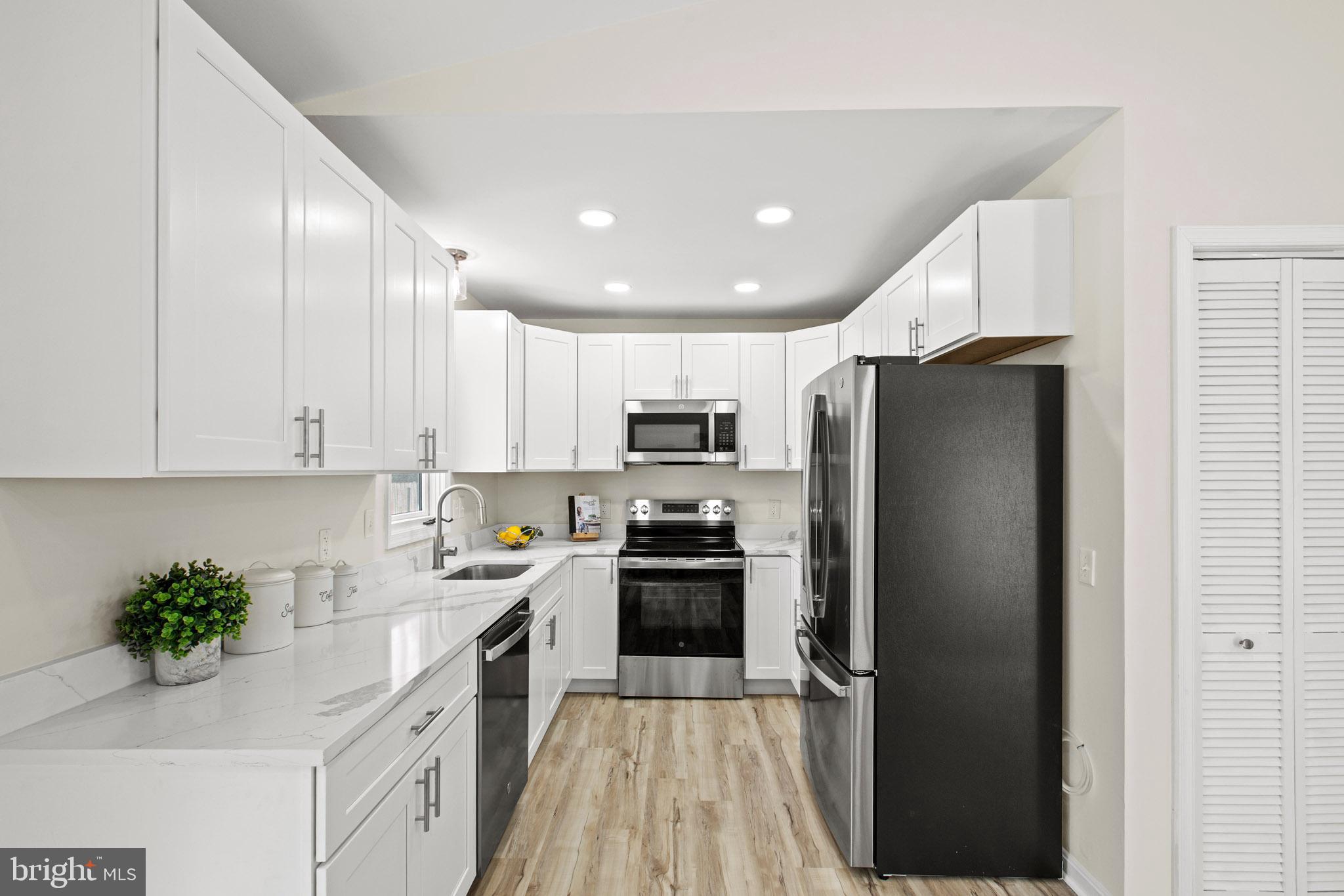 FRANKLIN MANOR BEACH - Residential