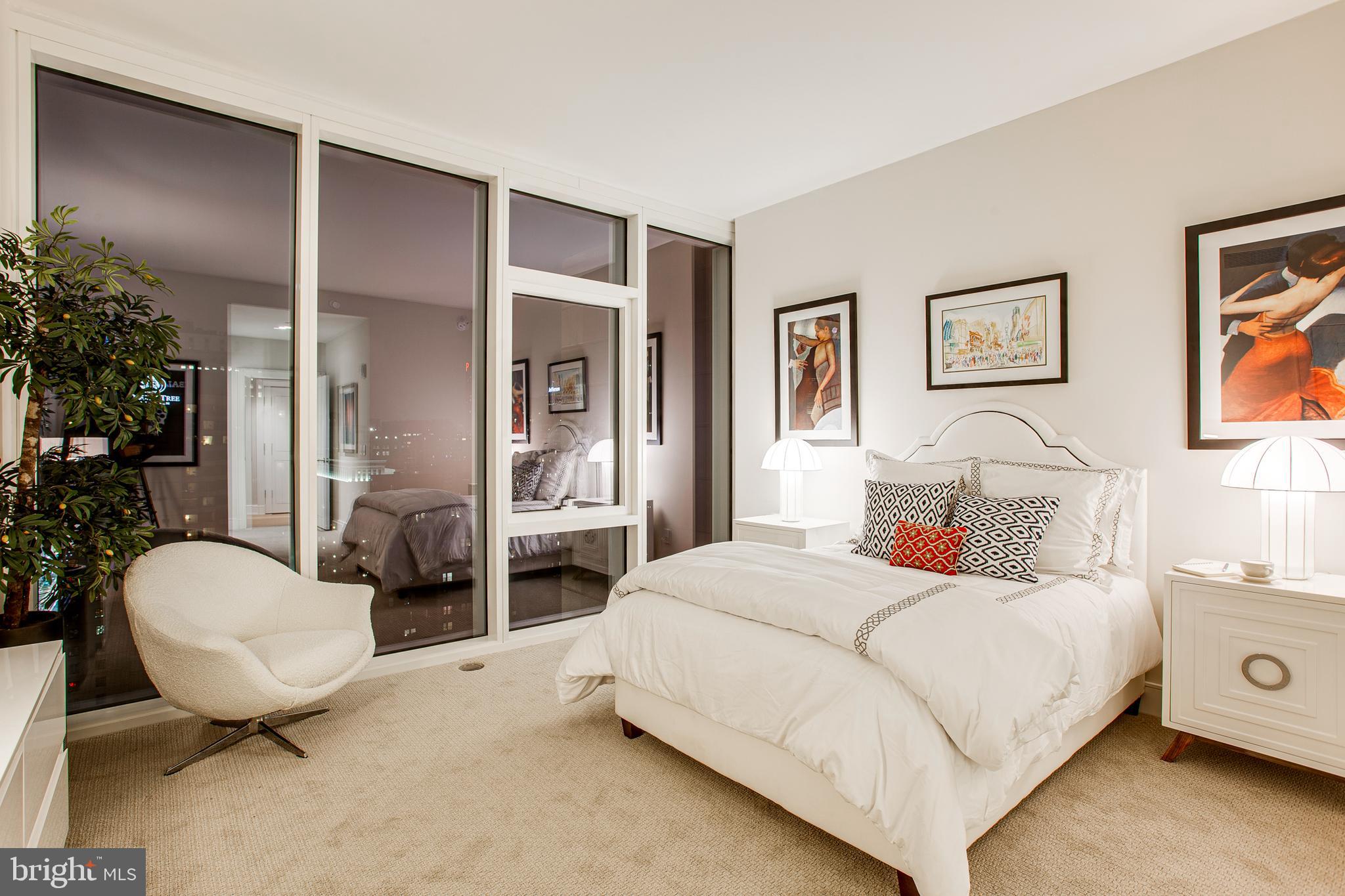 AVENUE OF THE ARTS - Residential