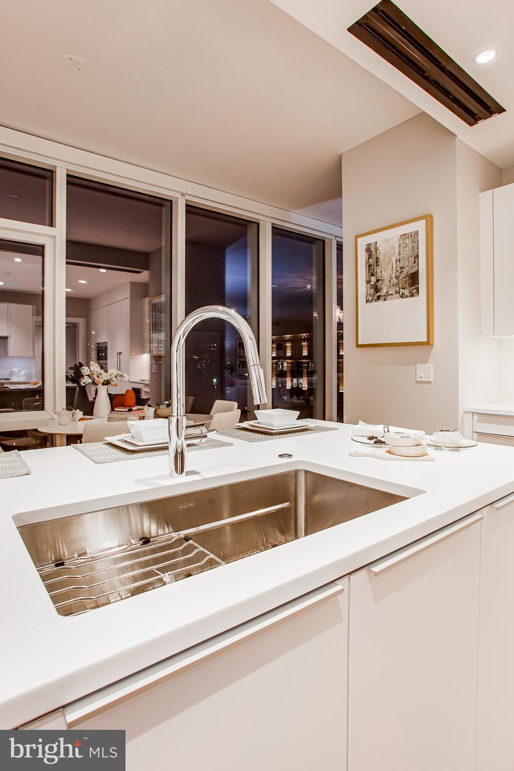 AVENUE OF THE ARTS - Residential