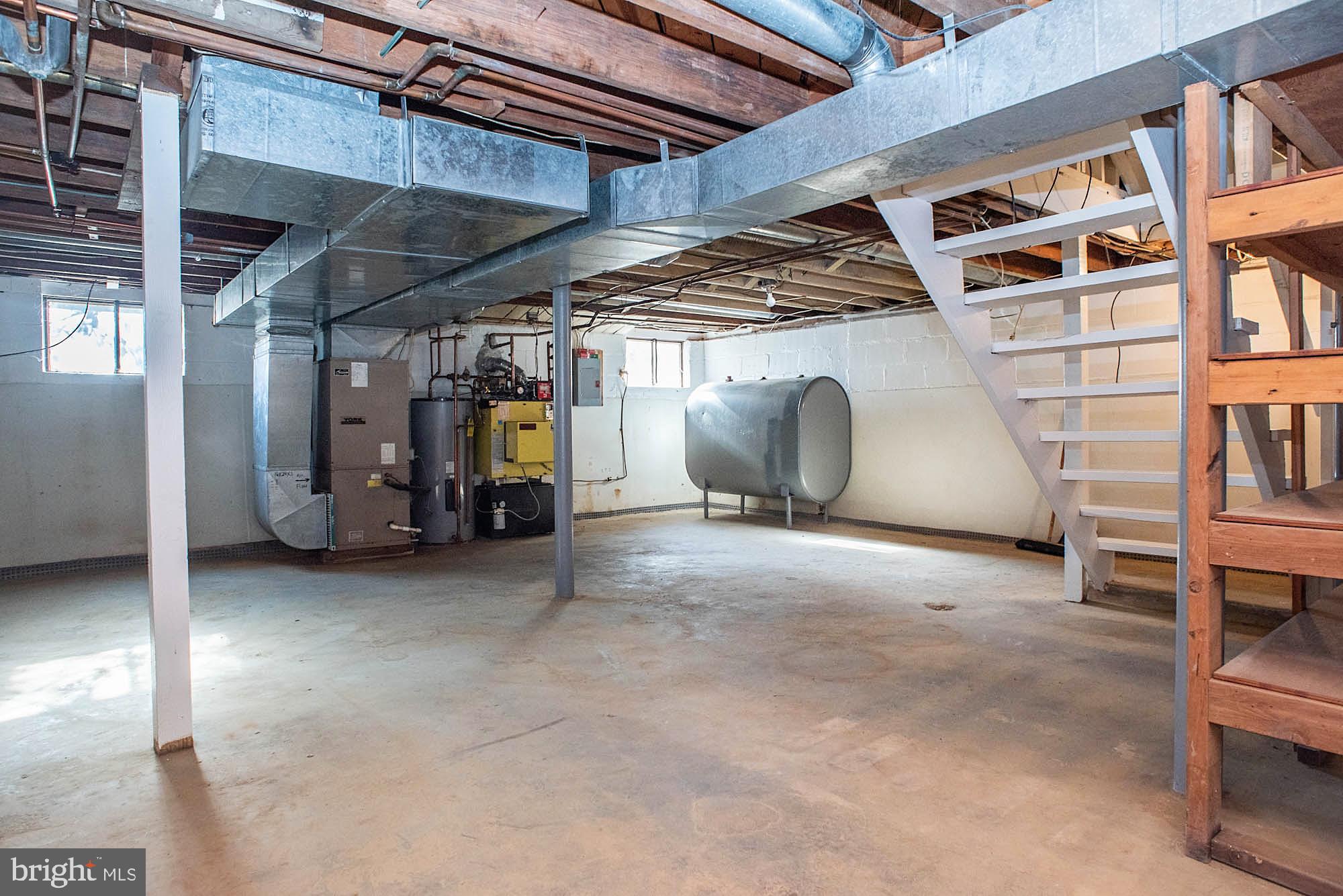 CEDAR CREST MANOR - Residential Lease