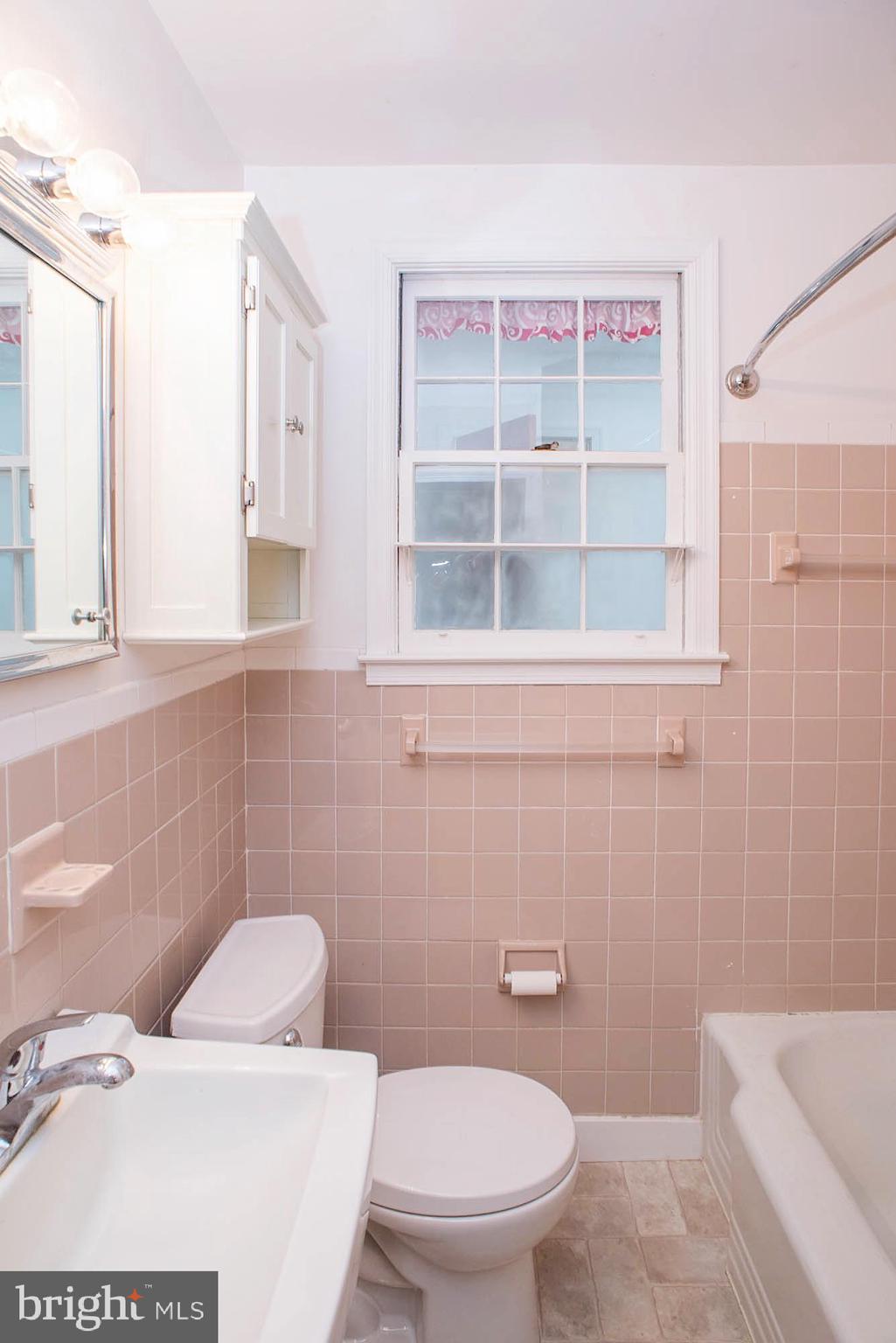 CEDAR CREST MANOR - Residential Lease