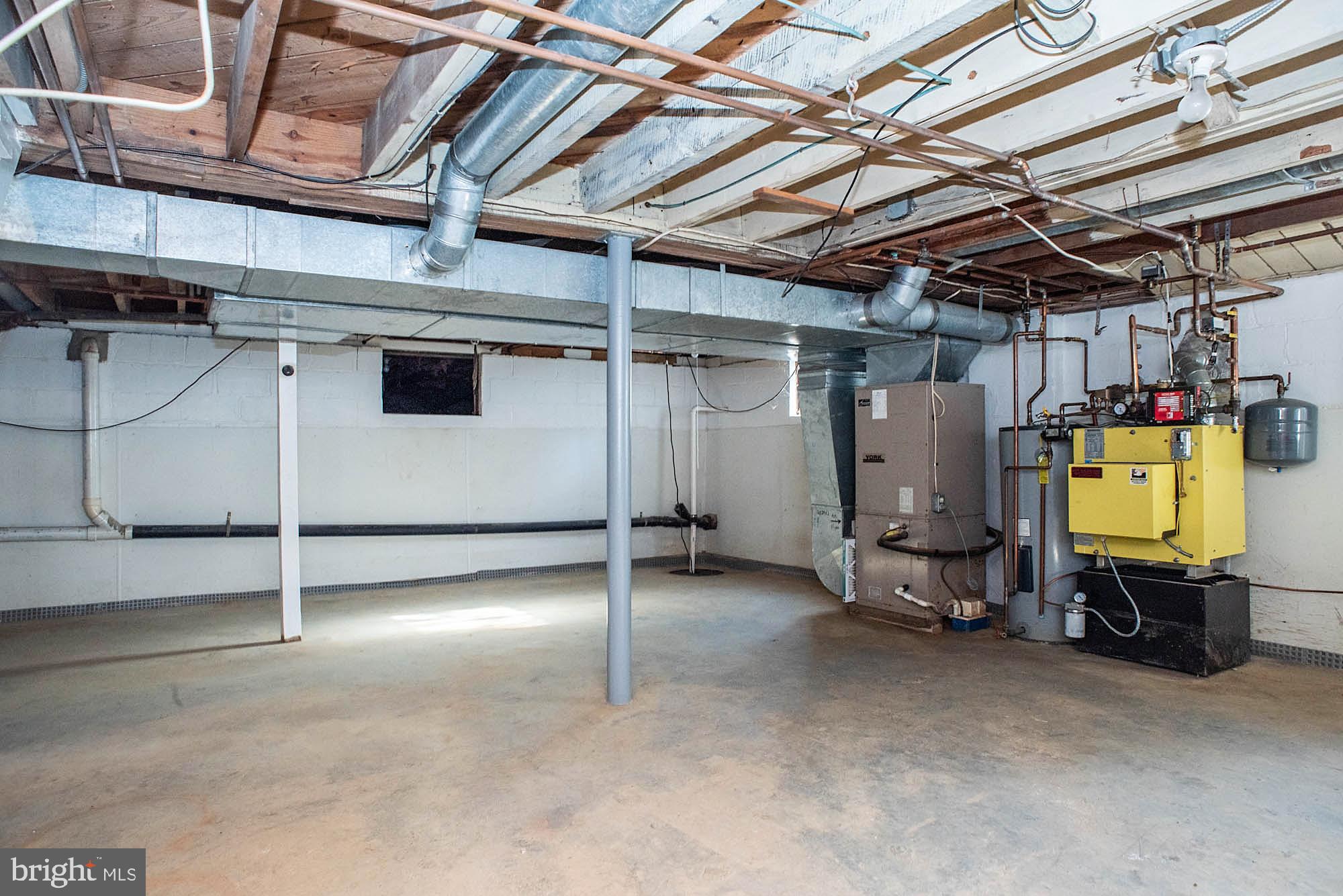 CEDAR CREST MANOR - Residential Lease