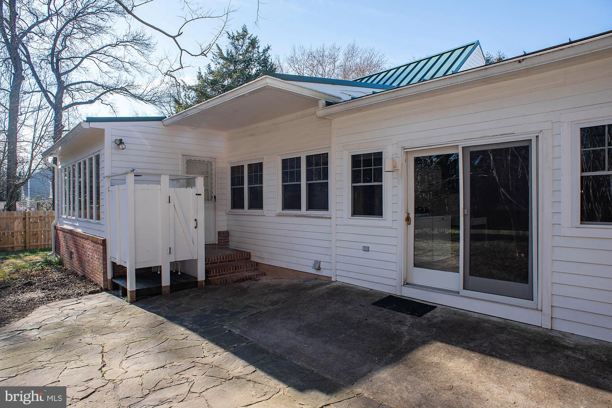 CEDAR CREST MANOR - Residential Lease