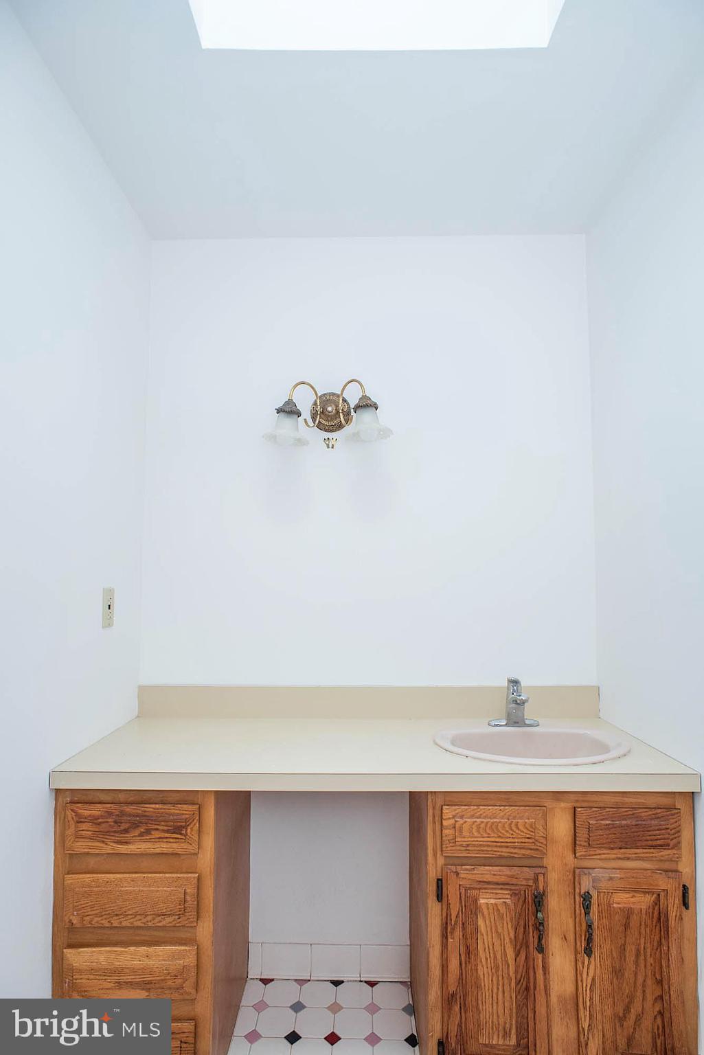 CEDAR CREST MANOR - Residential Lease