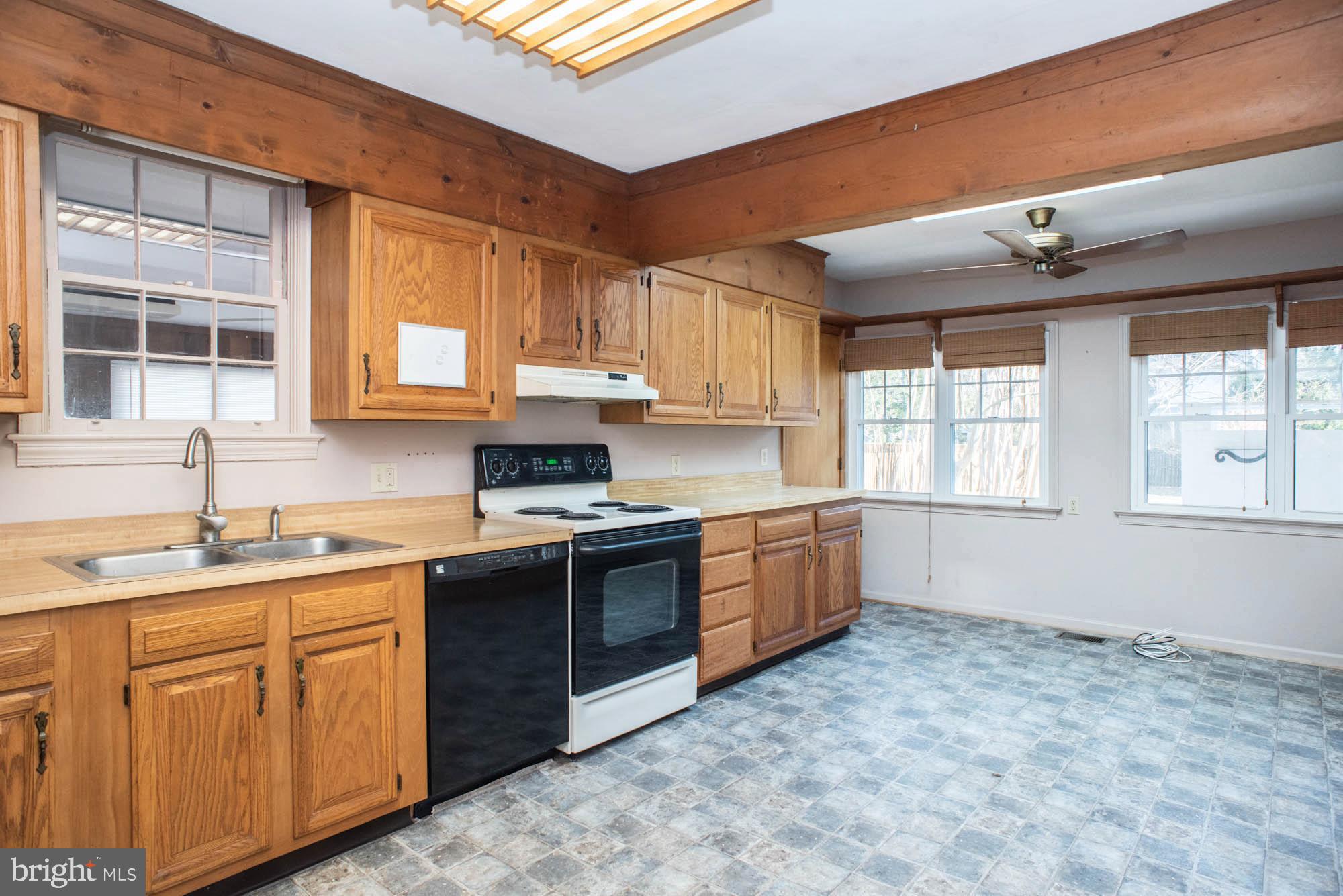 CEDAR CREST MANOR - Residential Lease