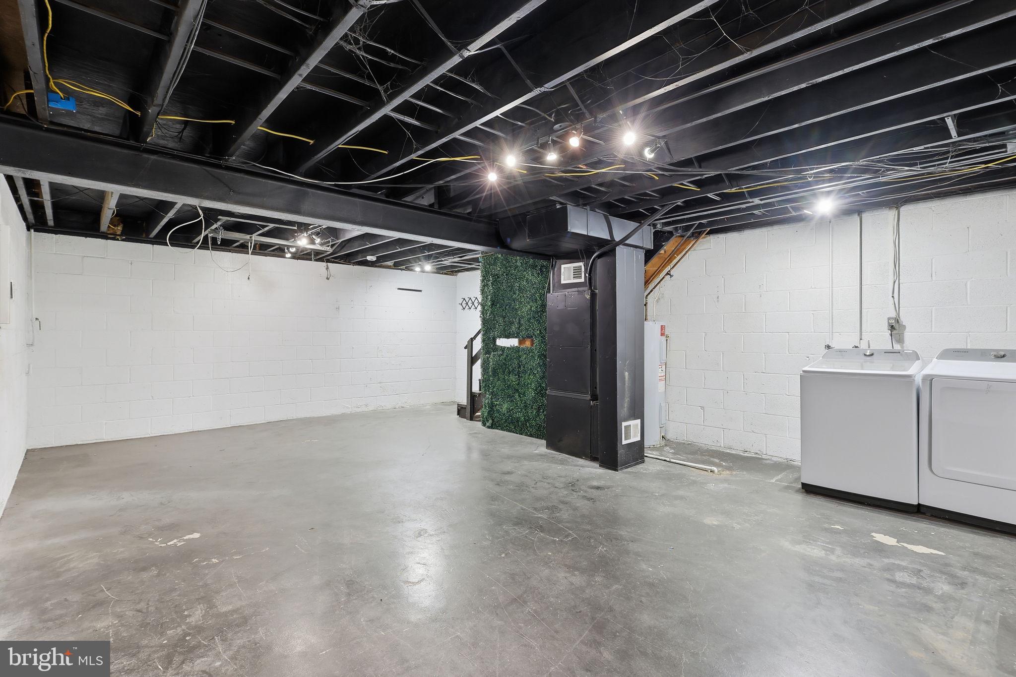 FARMINGTON HEIGHTS - Residential Lease