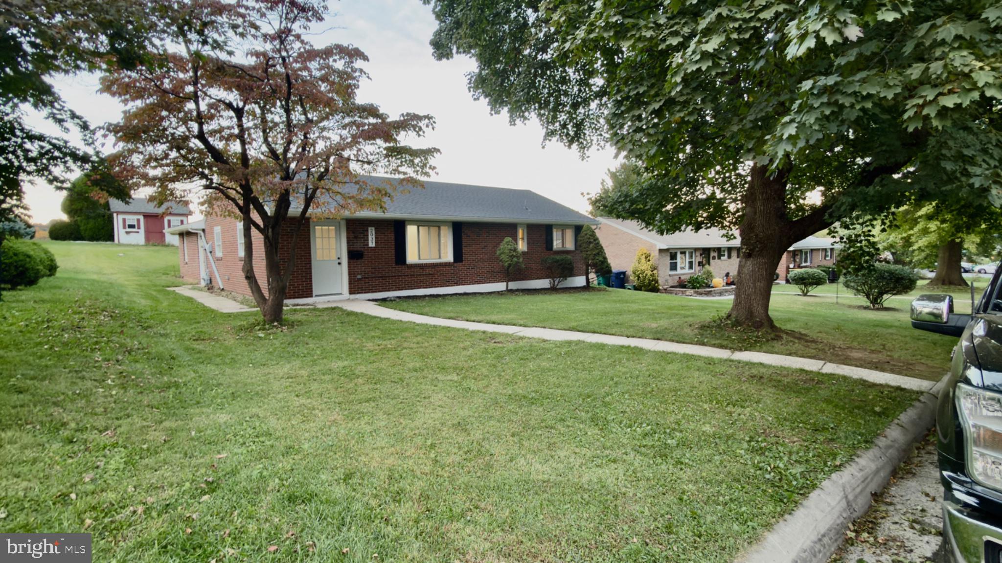 2037 GIRARD AVENUE