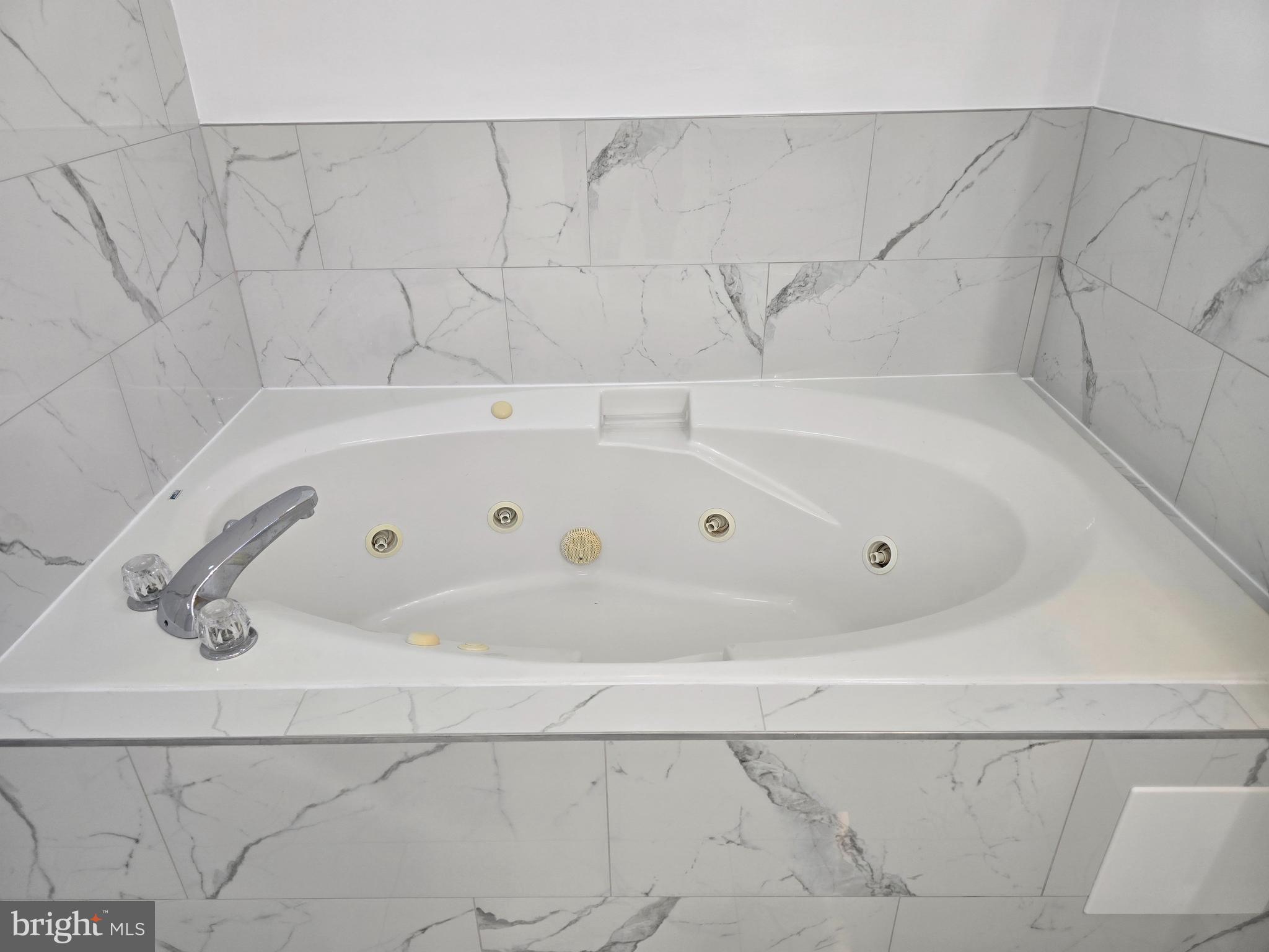 AMBER MEADOWS - Residential