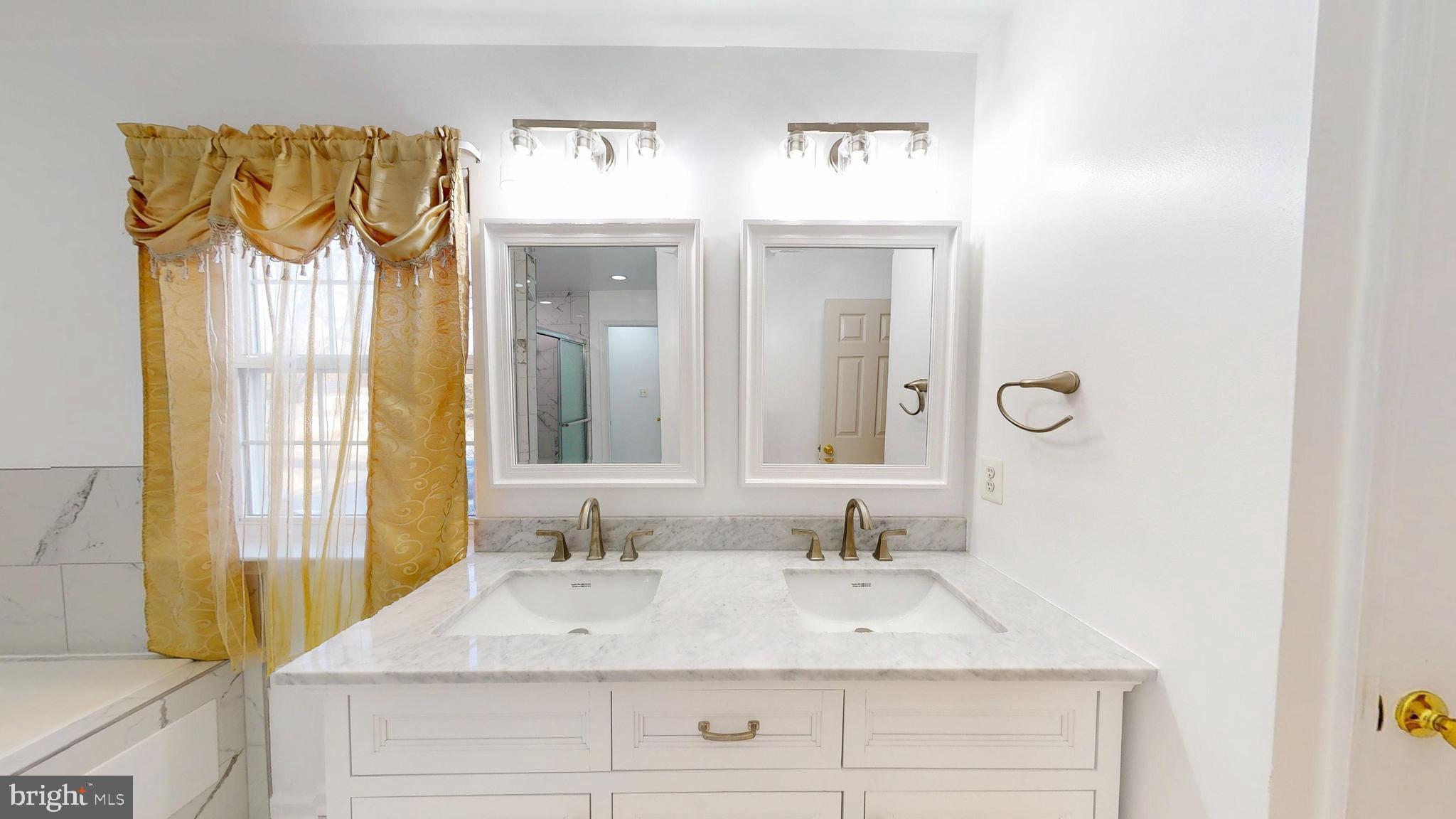 AMBER MEADOWS - Residential