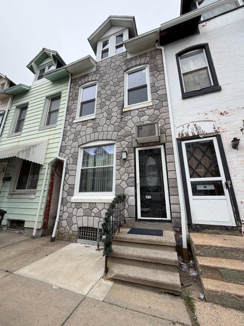 Townhouse For Rent - 928 Mulberry Street<br/> READING, PA 19604