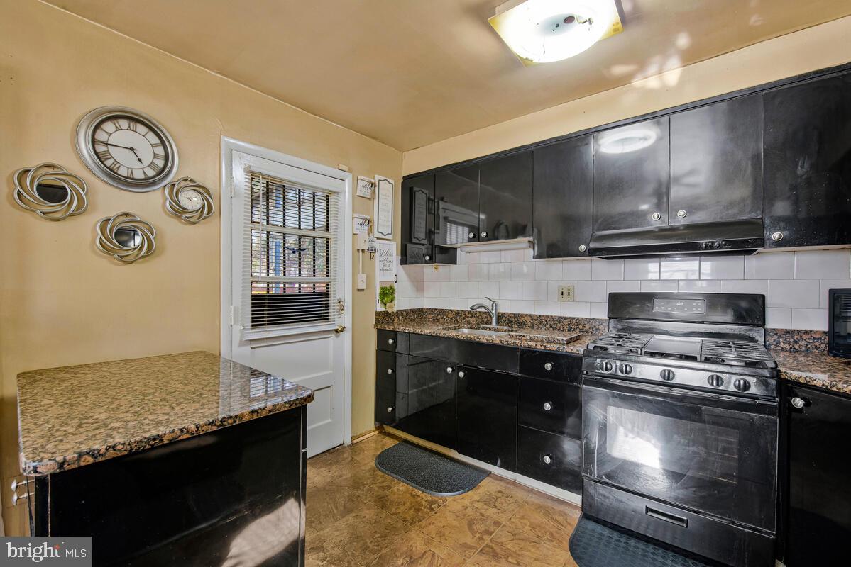 RITCHIE MANOR - Residential