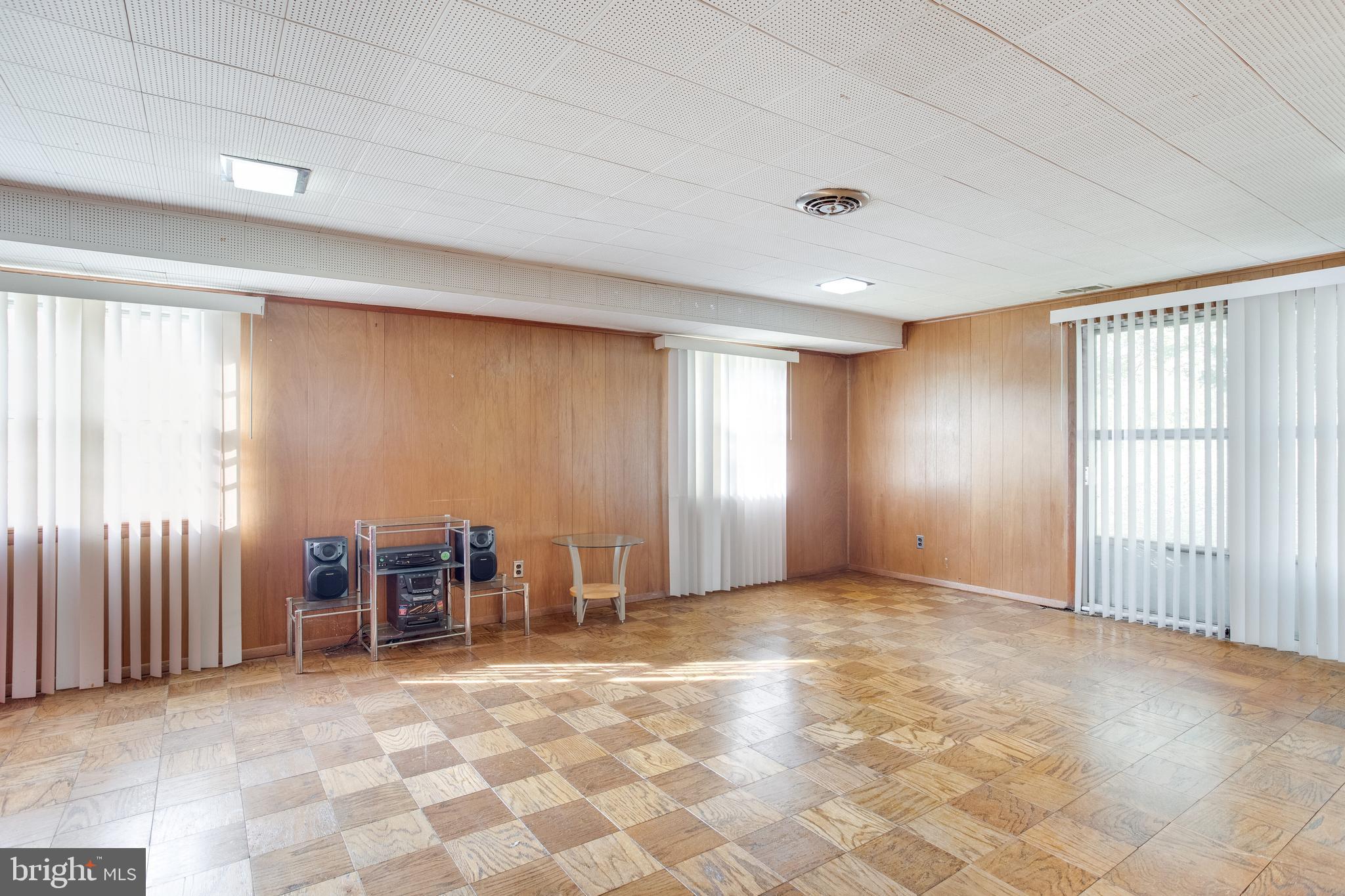 NORTHWEST BRANCH ESTATES - Residential