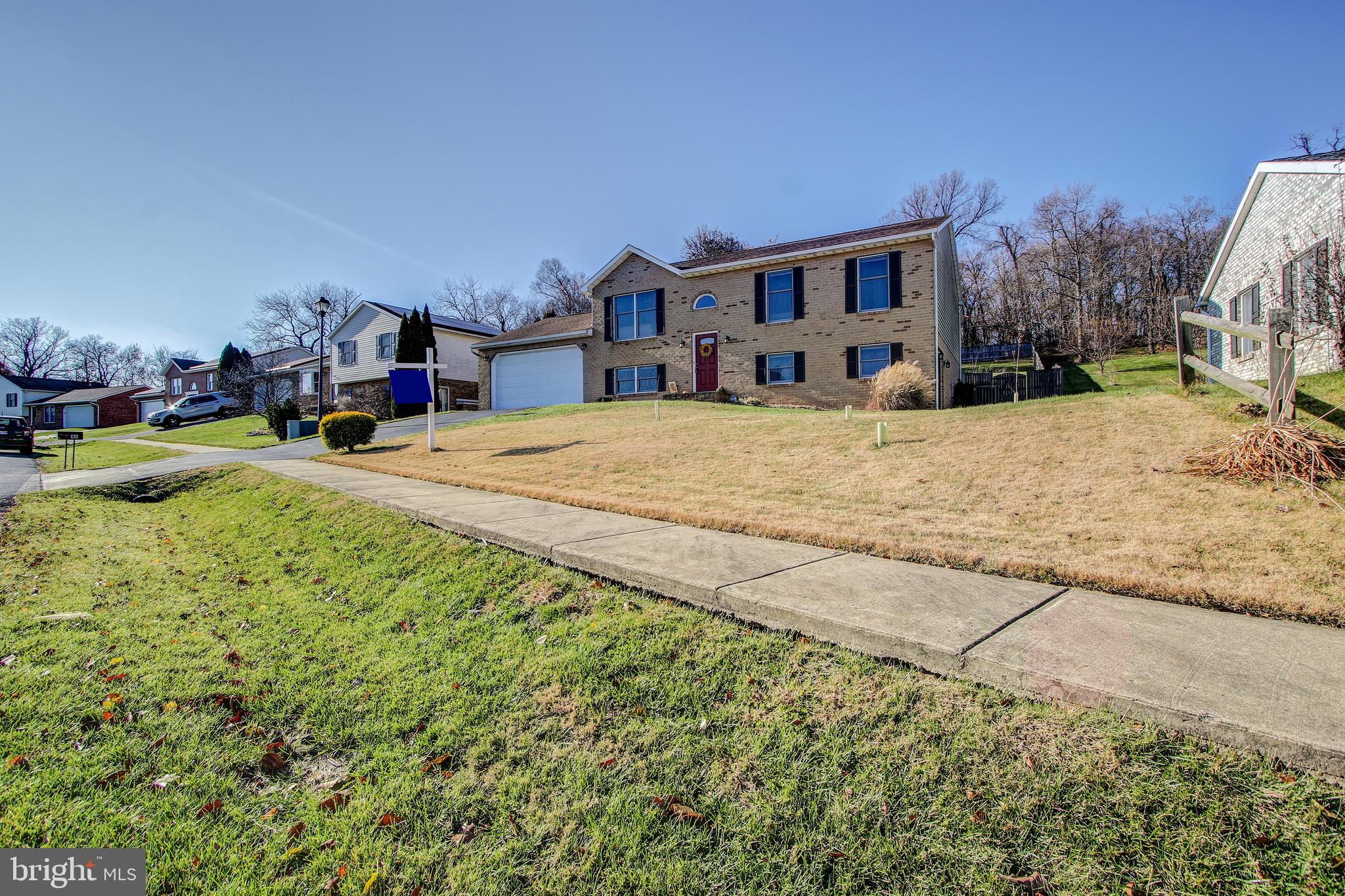 WHISPERING HILLS - Residential