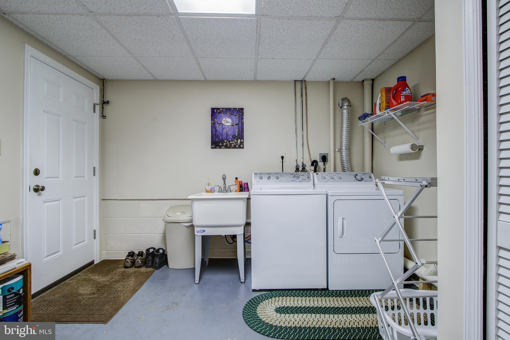 WHISPERING HILLS - Residential