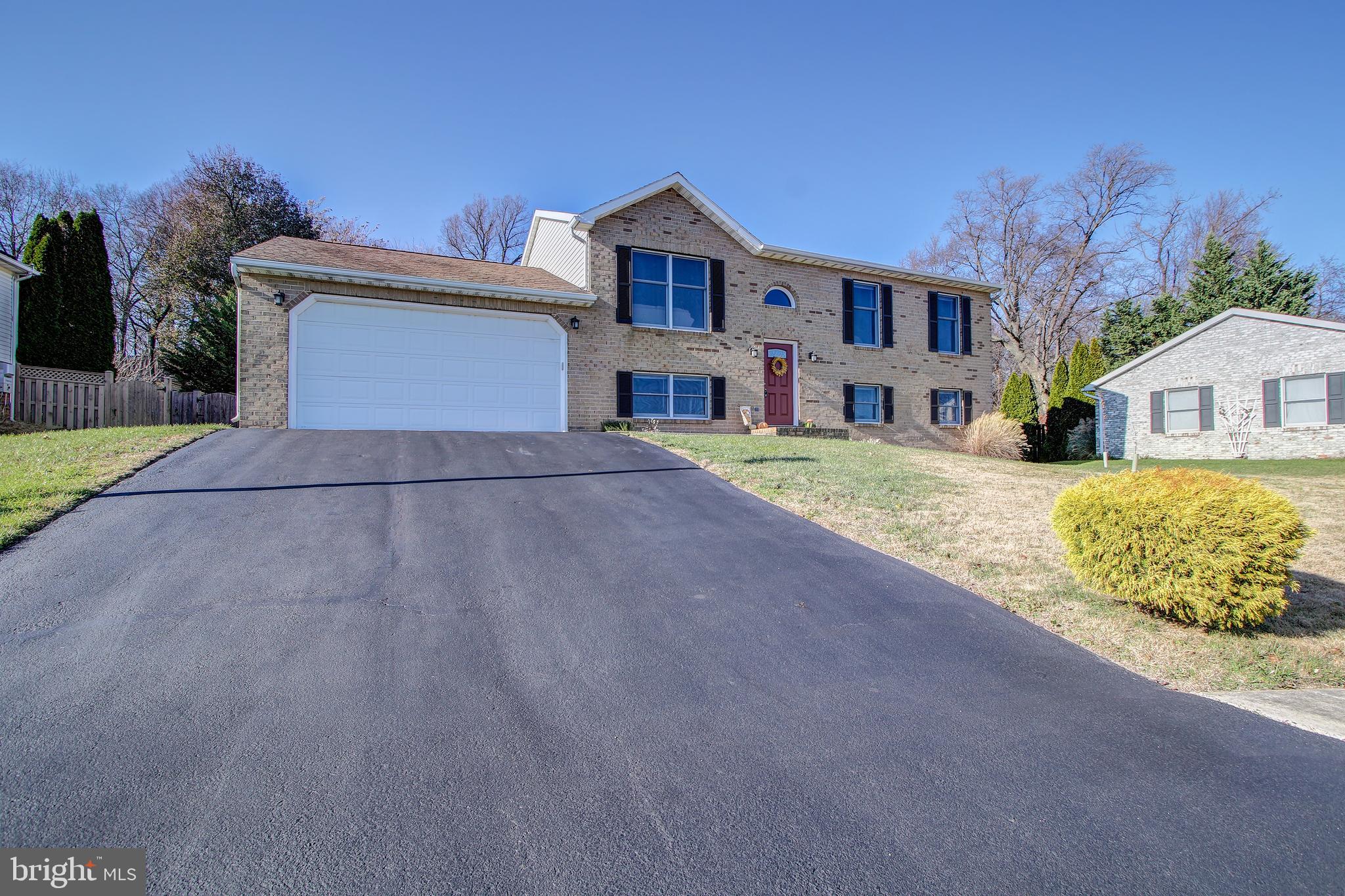 WHISPERING HILLS - Residential