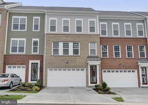 Townhouse For Rent - 42932 Running Creek Square<br/> Loudoun County, LEESBURG, VA 20175