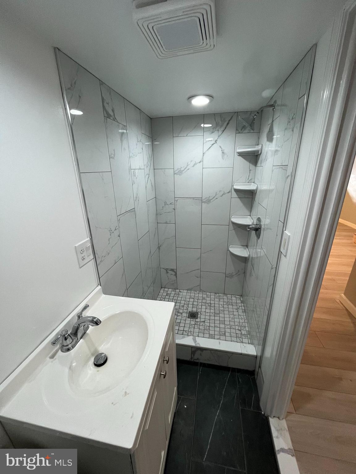 OXFORD CIRCLE - Residential