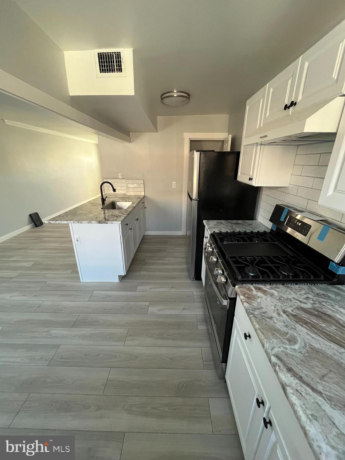 OXFORD CIRCLE - Residential