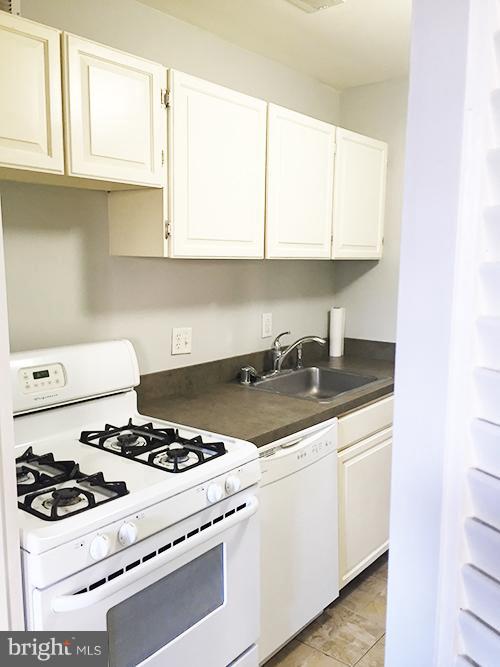 WOODLAKE TOWERS - Residential Lease