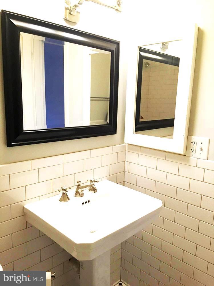 WOODLAKE TOWERS - Residential Lease