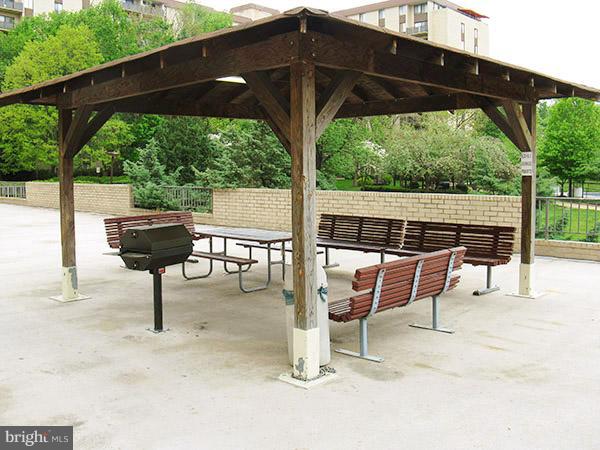 WOODLAKE TOWERS - Residential Lease