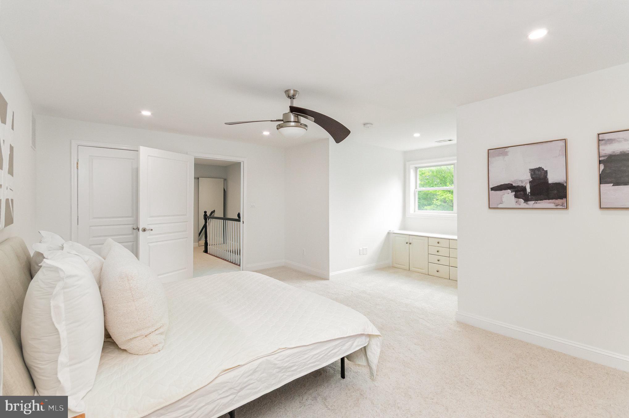 HUNTER'S CREST - Residential