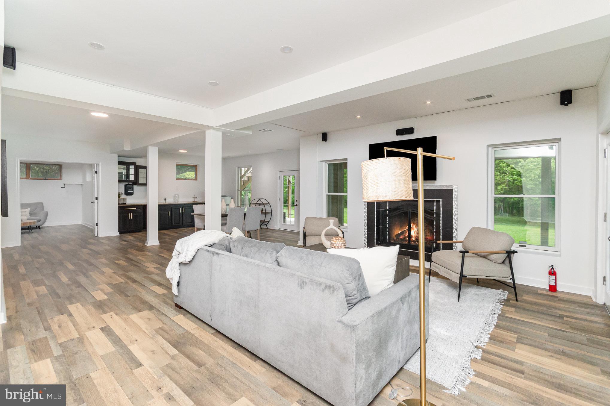 HUNTER'S CREST - Residential