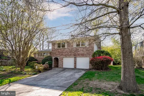7508 Milway Drive, Alexandria, VA MLS: VAFX2231674