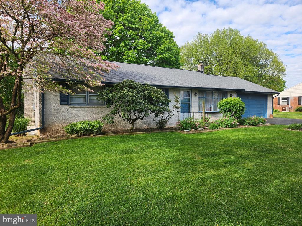 Photo of 420 Owl Hill Road, Lititz, PA 17543 (MLS # PALA2050862)