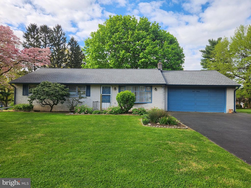 Photo of 420 Owl Hill Road, Lititz, PA 17543 (MLS # PALA2050862)