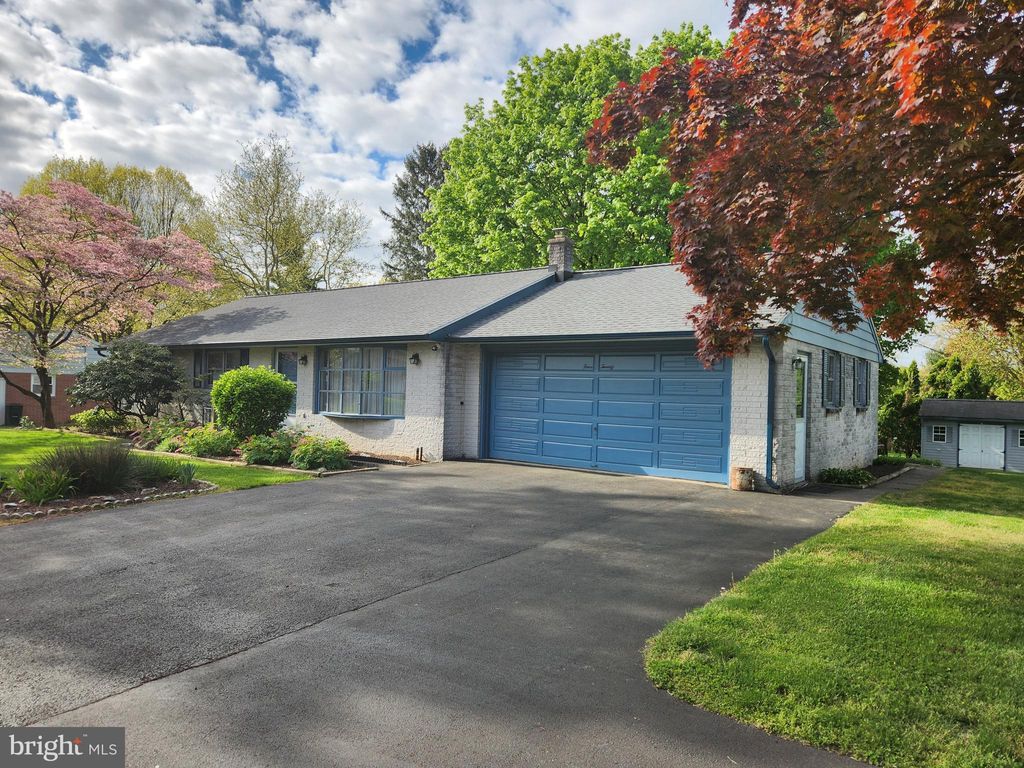 Photo of 420 Owl Hill Road, Lititz, PA 17543 (MLS # PALA2050862)